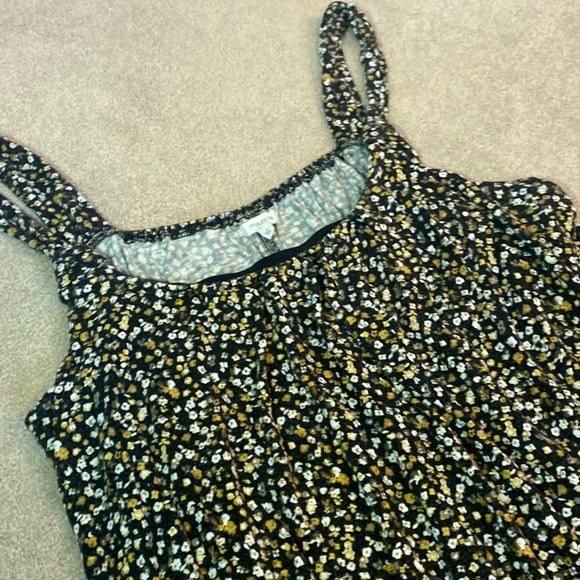 Maurice’s Tank Top-XL-Black Tank with Yellow & White Flowers - Picture 2 of 6